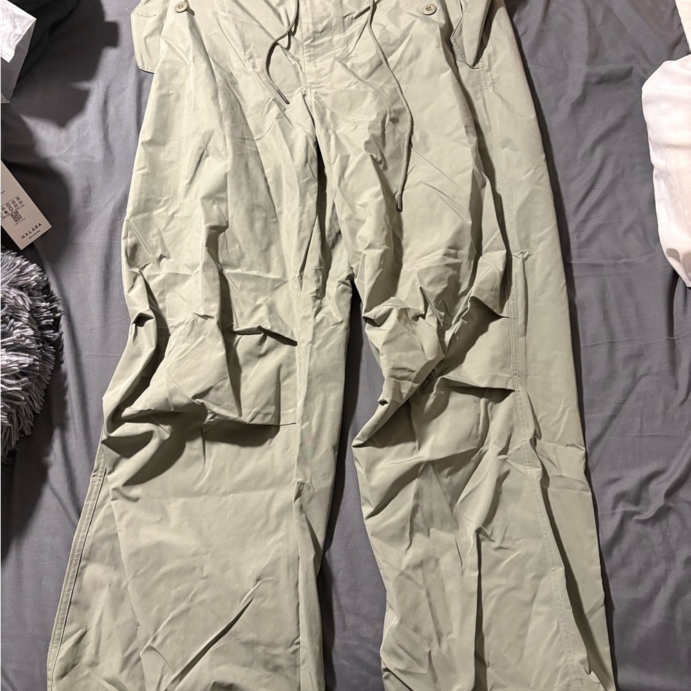 Halara parachute pants size large